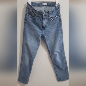 Zara High-Waisted Mom Jeans in Size 6